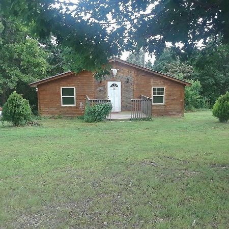 Cedar Cabin Located On A Buffalo Farm Marshall Exterior foto